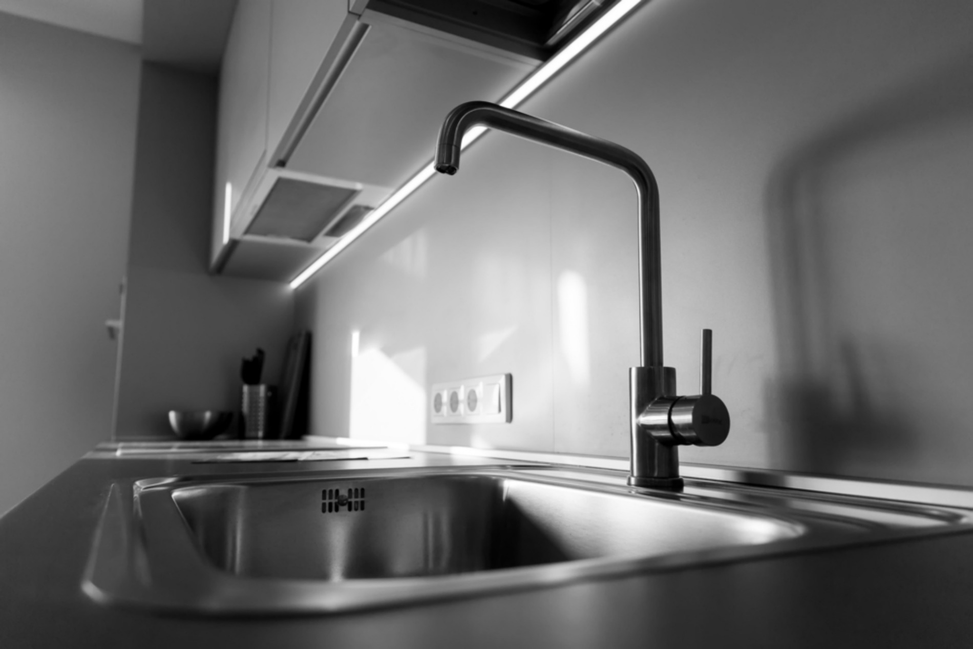white kitchen sink mixer taps