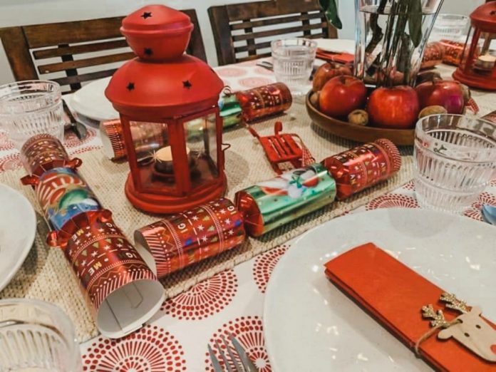 Decorating your Christmas table on a budget